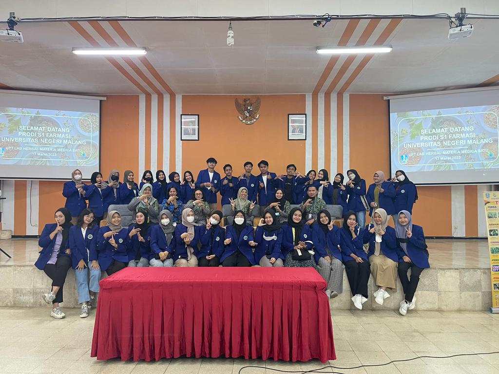 Kunjungan ke UPT Laboratorium Herbal Medica Batu oleh Prodi Farmasi UM