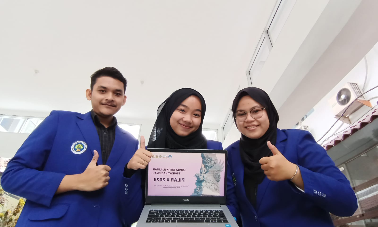 Tiga Mahasiswa Departemen Kimia Juara Lomba Pekan Ilmiah Pelajar (PILAR) X