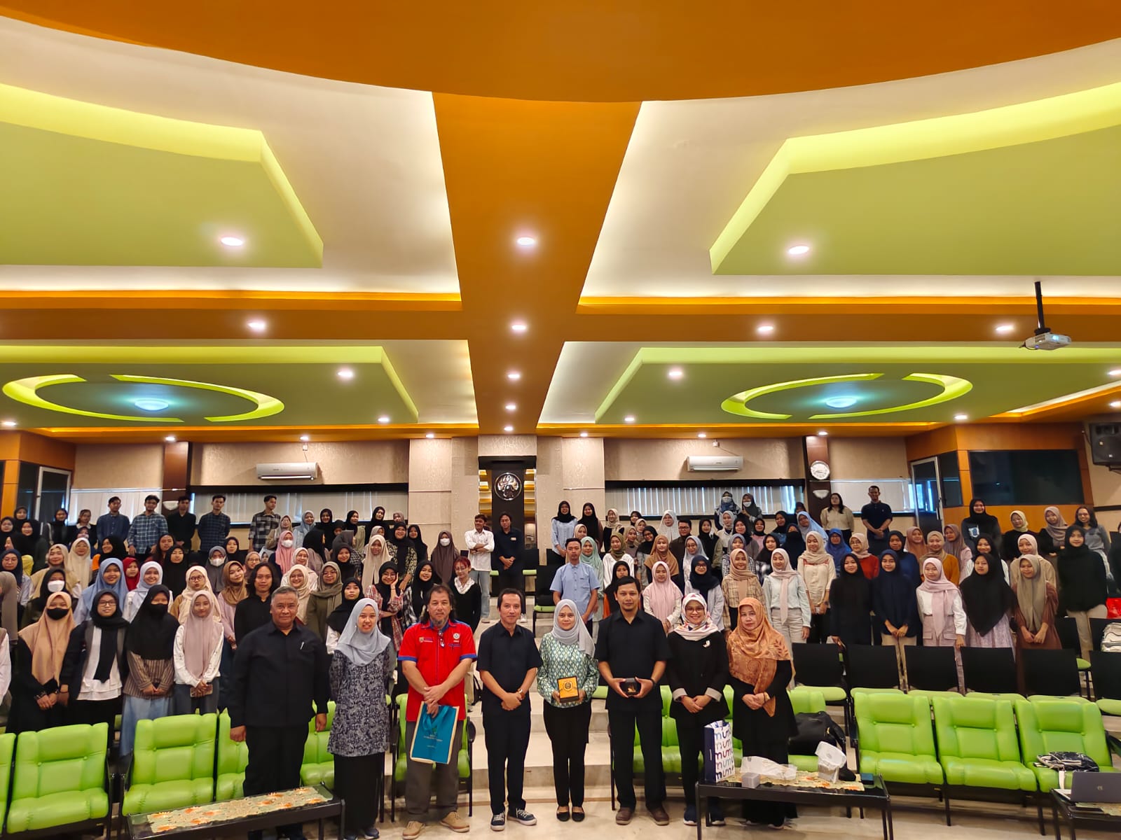 Departemen Kimia Universitas Negeri Malang Gelar Kuliah Tamu Bersama Prof. Dr. Azman Bin Abd Ghani dan Dr Siti Nadiah Abdul Halim dari Universiti Malaya