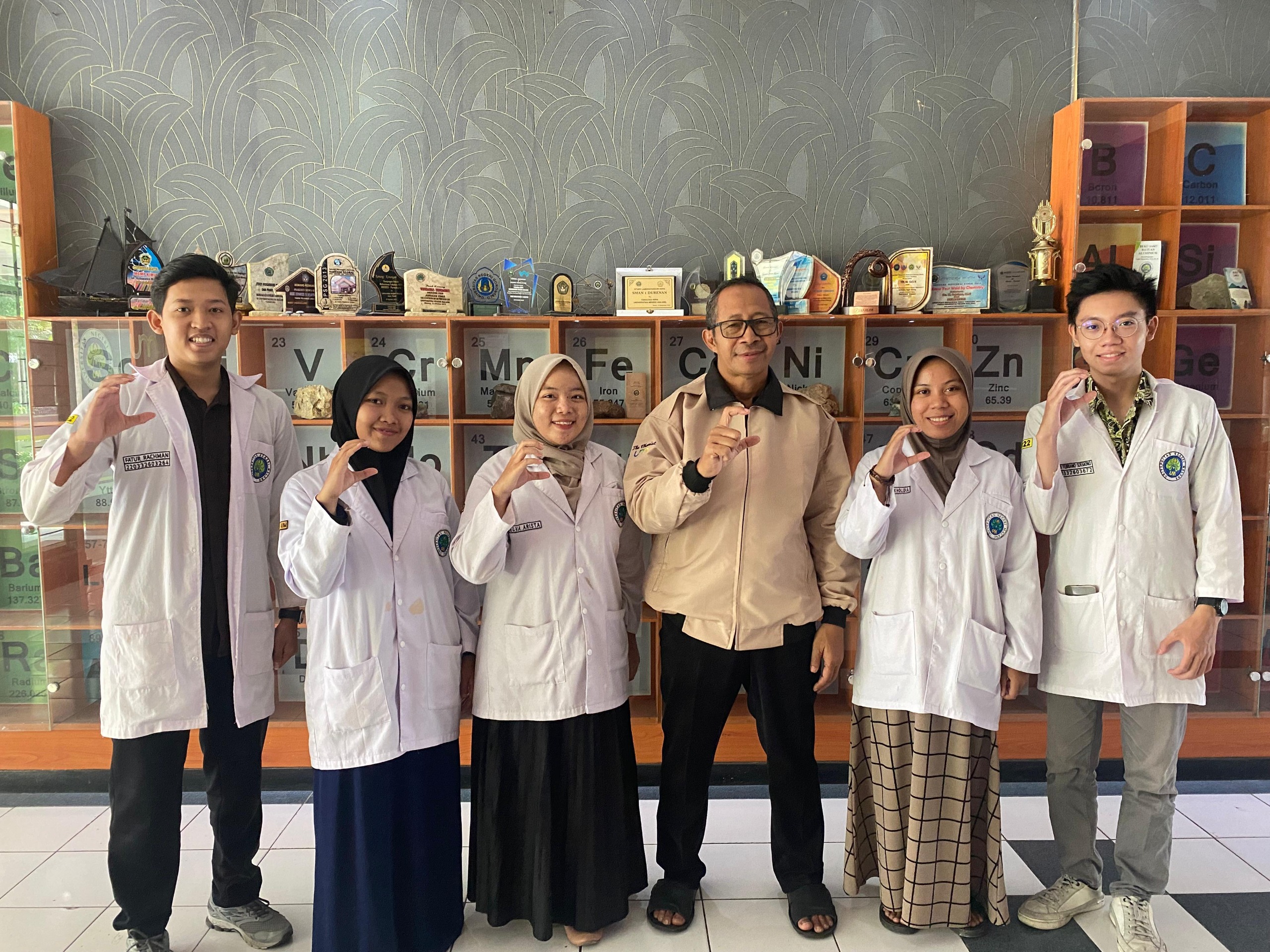 Inovatif! Mahasiswa UM Sintesis Zeolit ZSM-5 dari Lumpur Panas Sidoarjo dan Ubah Plastik LDPE Jadi Bahan Bakar Terbarukan