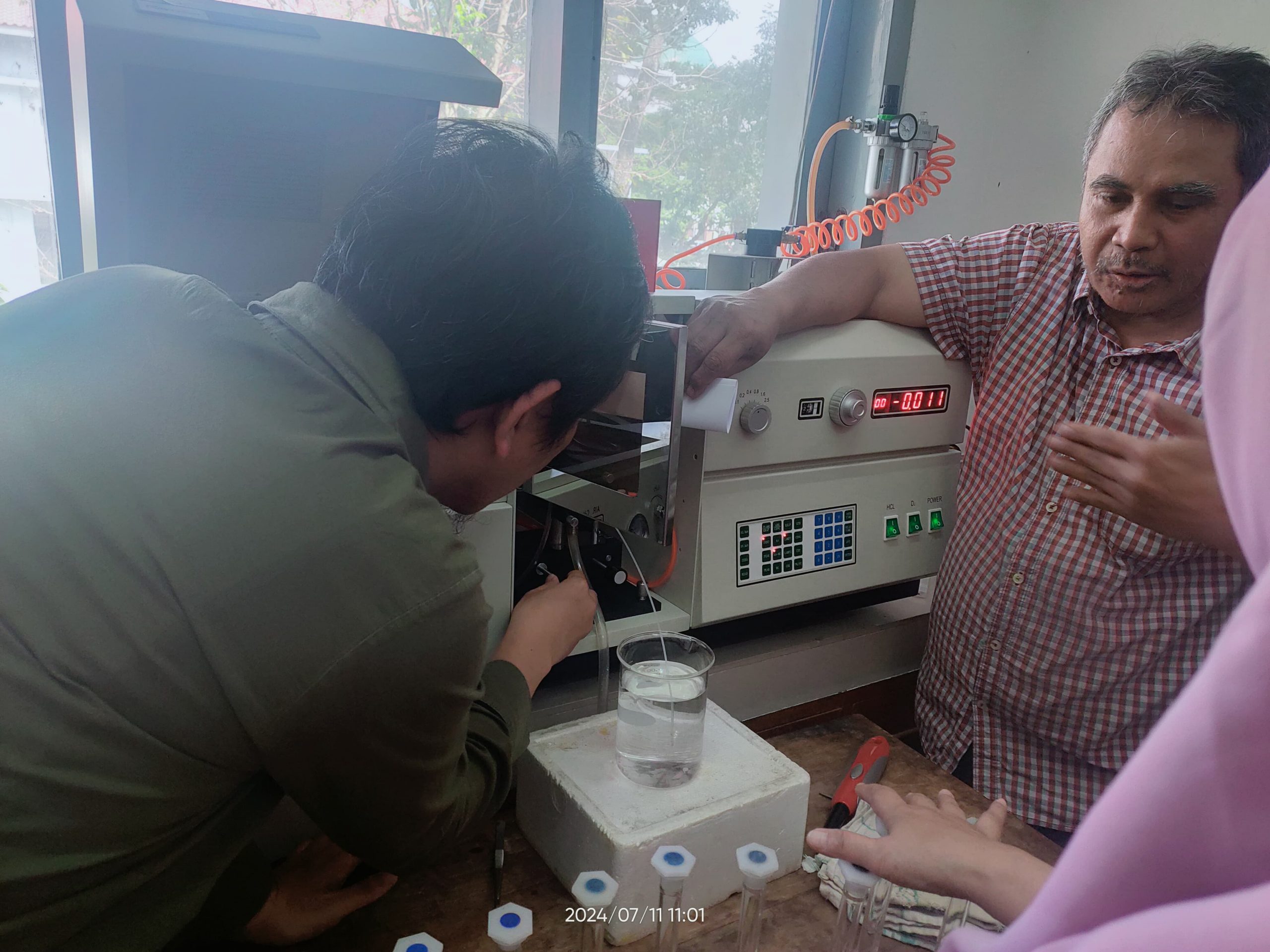 Kembangkan Keterampilan: Workshop Penggunaan Instrumentasi Atomic Absorption Spectroscopy (AAS) dan Fourier Transform Infrared (FTIR) di Departemen Kimia Universitas Negeri Malang (UM)