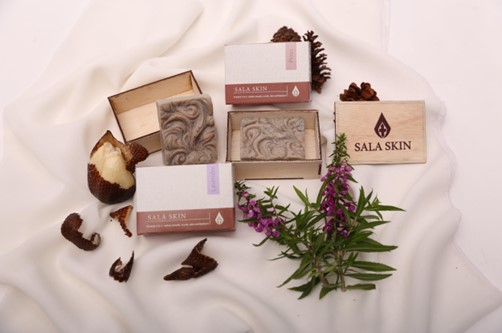Inovasi 3 in 1 Eco-friendly’s Soap, Scrubs, and Antibacterial Berbasis Karbon Aktif dari Kulit Salak sebagai Agen Detoksifikasi Kulit