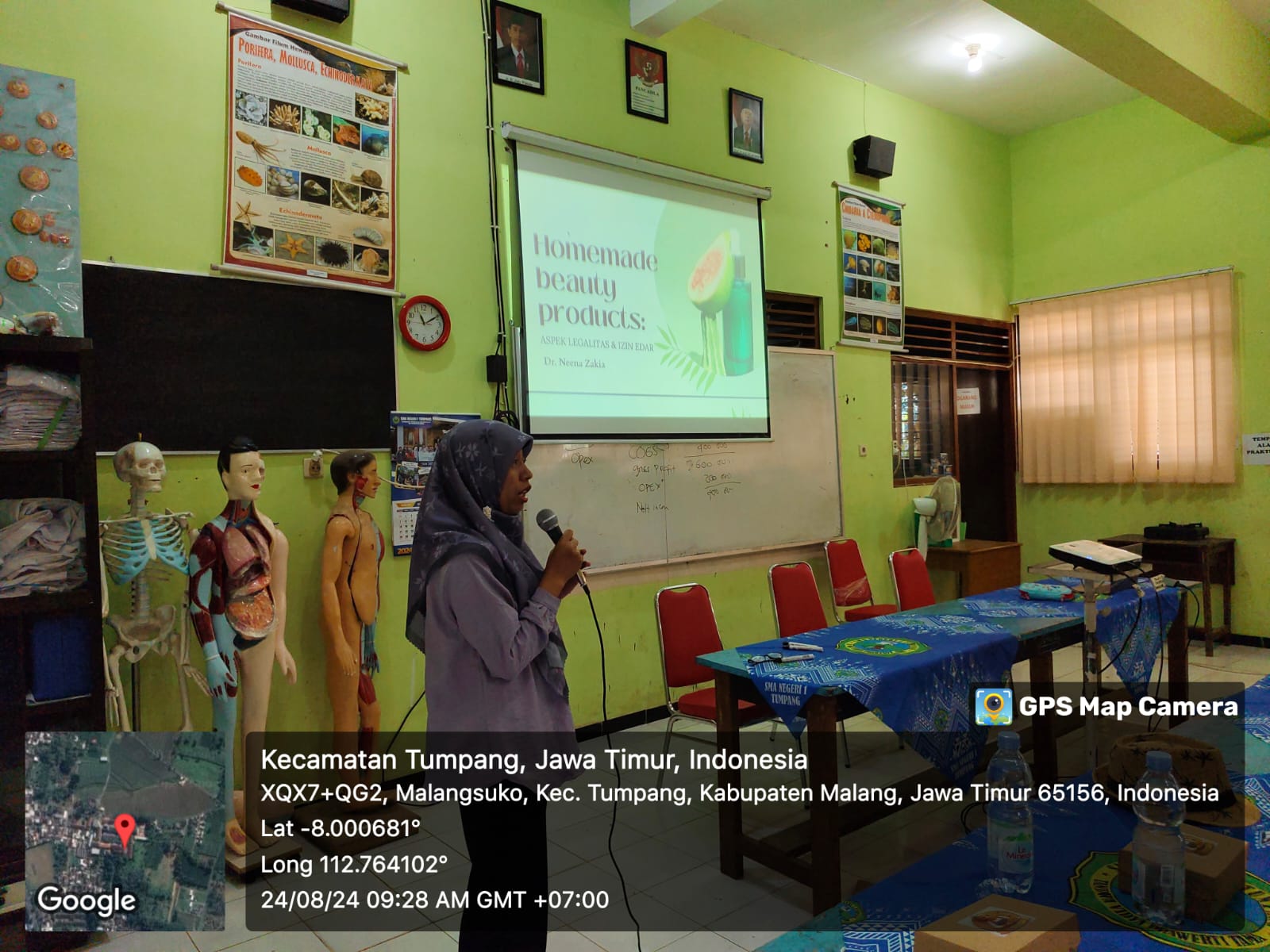 PENGABDIAN KEPADA MASYARAKAT: PELATIHAN ASPEK LEGALITAS DAN IZIN EDAR PRODUK KOSMETIK SEBAGAI BEKAL SISWA SMA NEGERI 1 TUMPANG DALAM MENCIPTAKAN PELUANG USAHA BARU