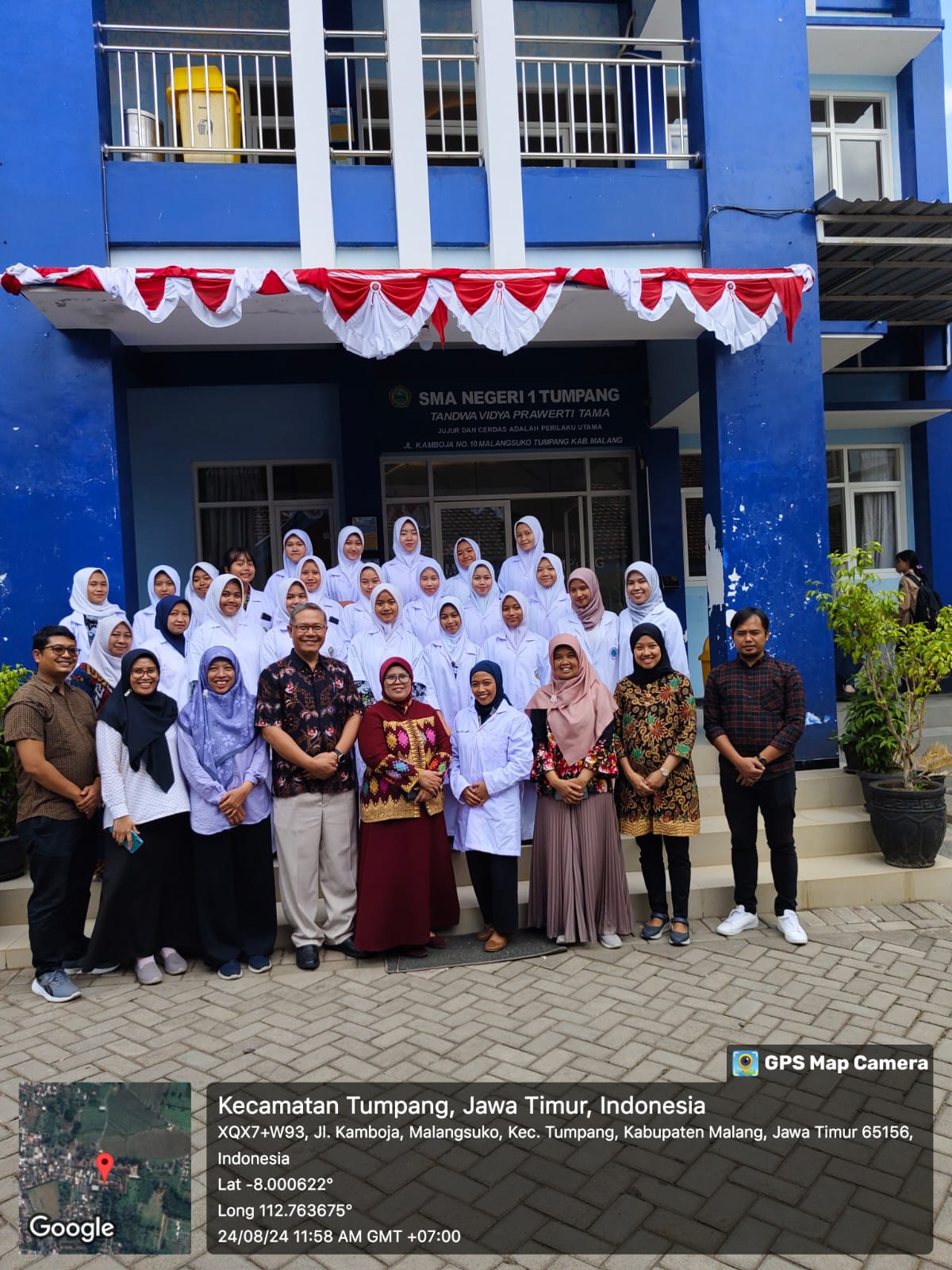 TIM DOSEN KIMIA ANORGANIK FMIPA UNIVERSITAS NEGERI MALANG GELAR PELATIHAN DAN PENDAMPINGAN PEMBUATAN LIPSTIK PIGMEN ALAMI DAN SINTESIS KEPADA SISWA SMA NEGERI 1 TUMPANG SEBAGAI USAHA PENINGKATAN JIWA KEWIRAUSAHAAN DAN PERWUJUDAN SDG 5, SDG 8, SDG 9 DAN SDG 15