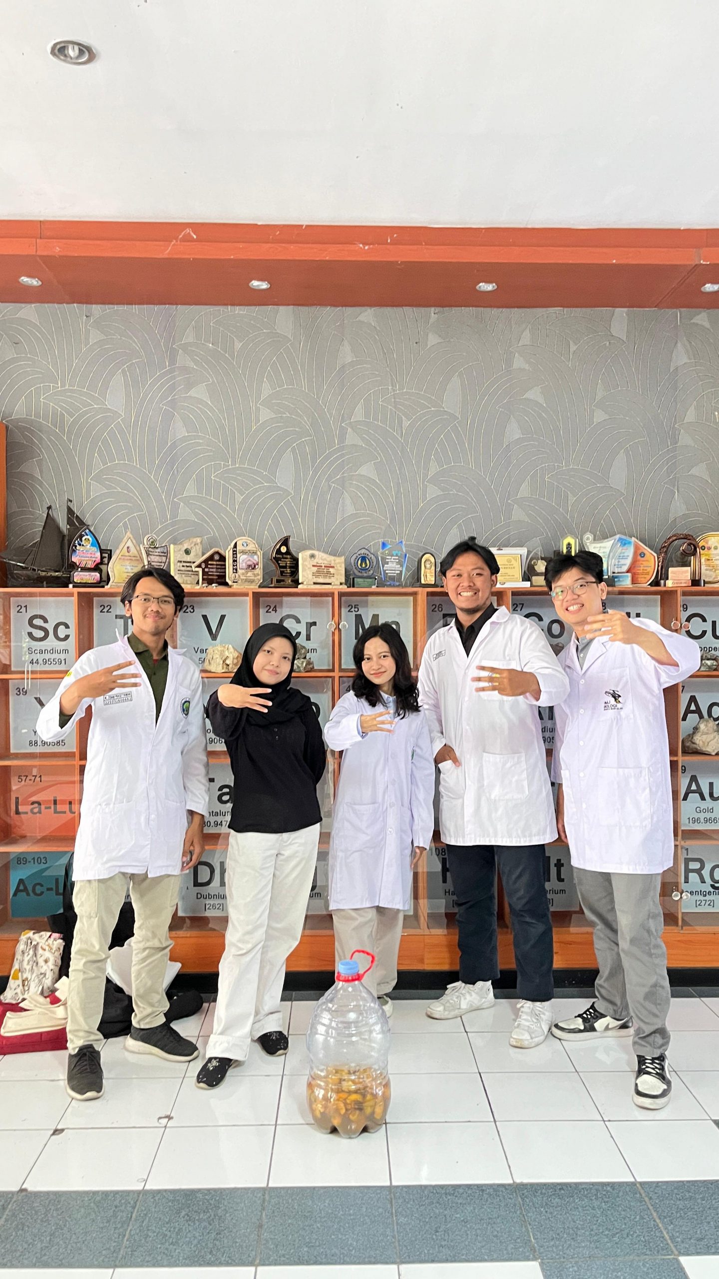 Mahasiswa Ciptakan ECOMOS: Spray Anti Nyamuk Alami dari Limbah Kulit Jeruk, Solusi Inovatif Atasi DBD