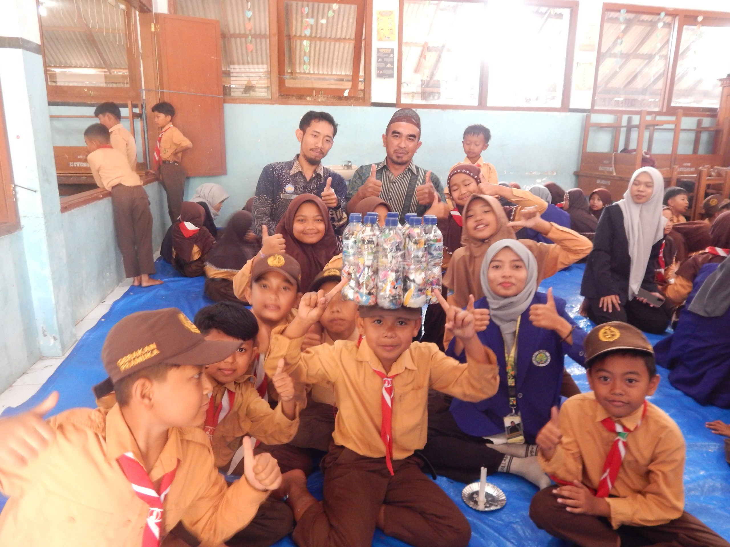 Siswa SDN 2 Sukolilo Kreatif, Belajar Membuat Ecobrick untuk Lingkungan Lebih Baik