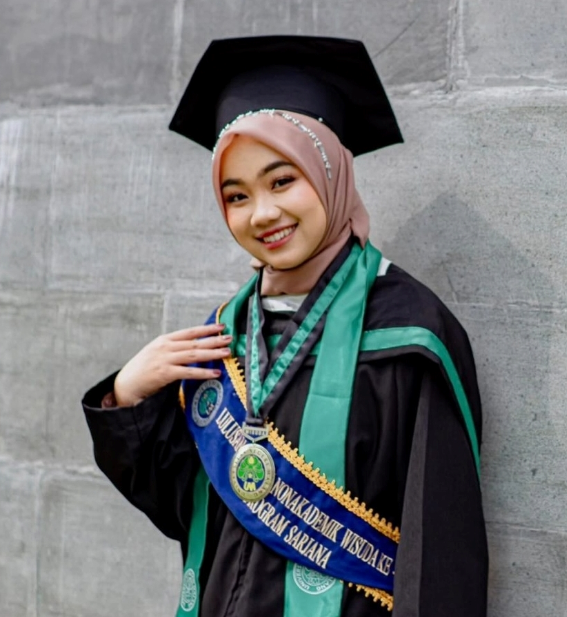Tsalis Jauza Nareswari, Wisudawan Terbaik Bidang Non-Akademik Wisuda Ke-128 Universitas Negeri Malang