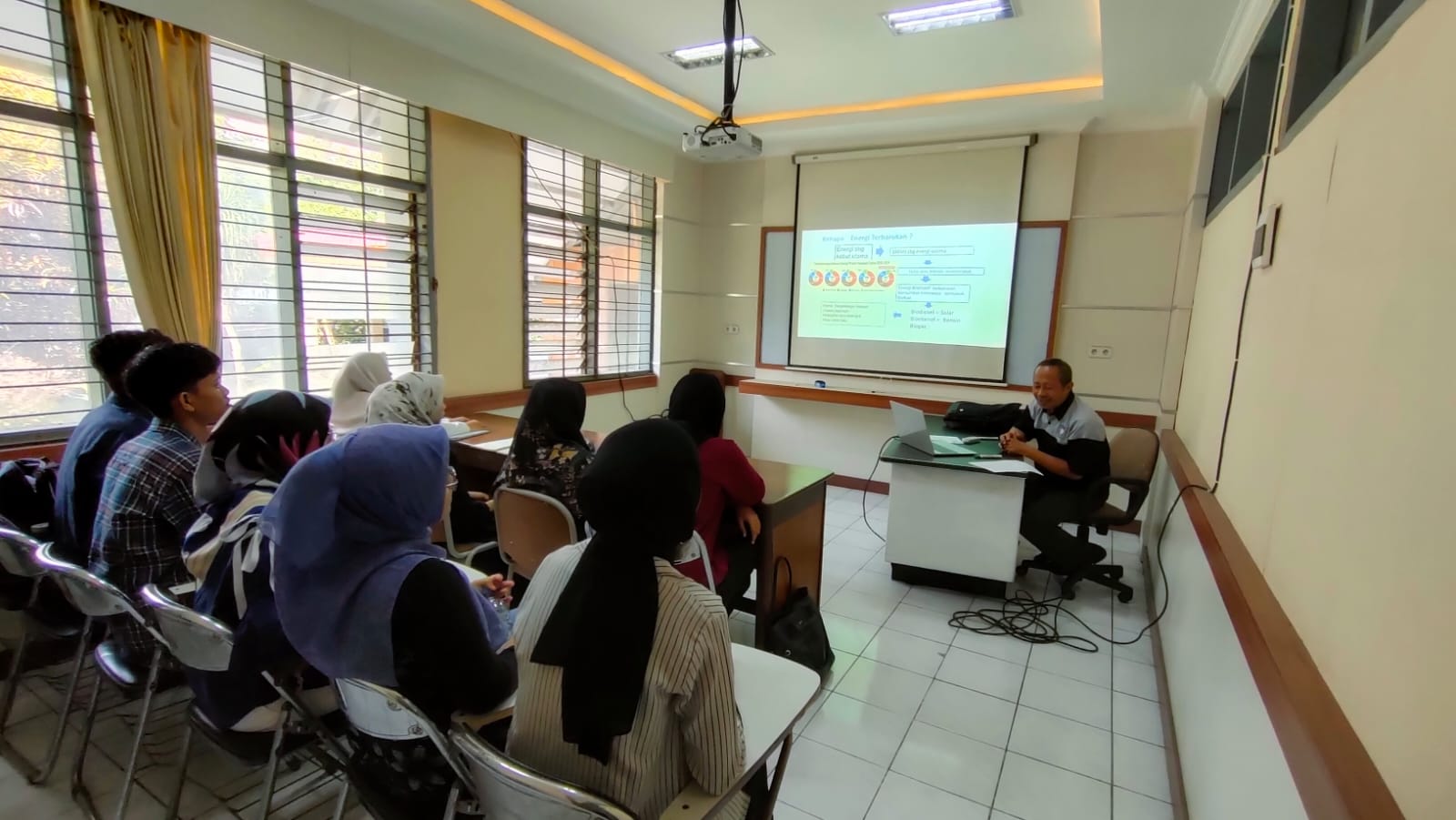 Kuliah Publik Departemen Kimia UM: Menggali Potensi Sumber Daya Alam Organik Indonesia