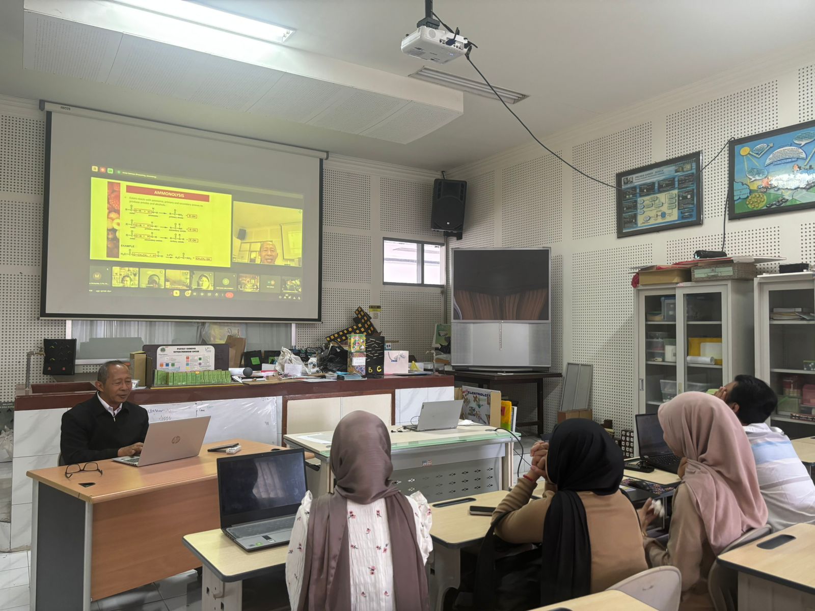 Mengupas Gugus Ester: Kolaborasi Internasional UM dalam Short Course Kimia 2024