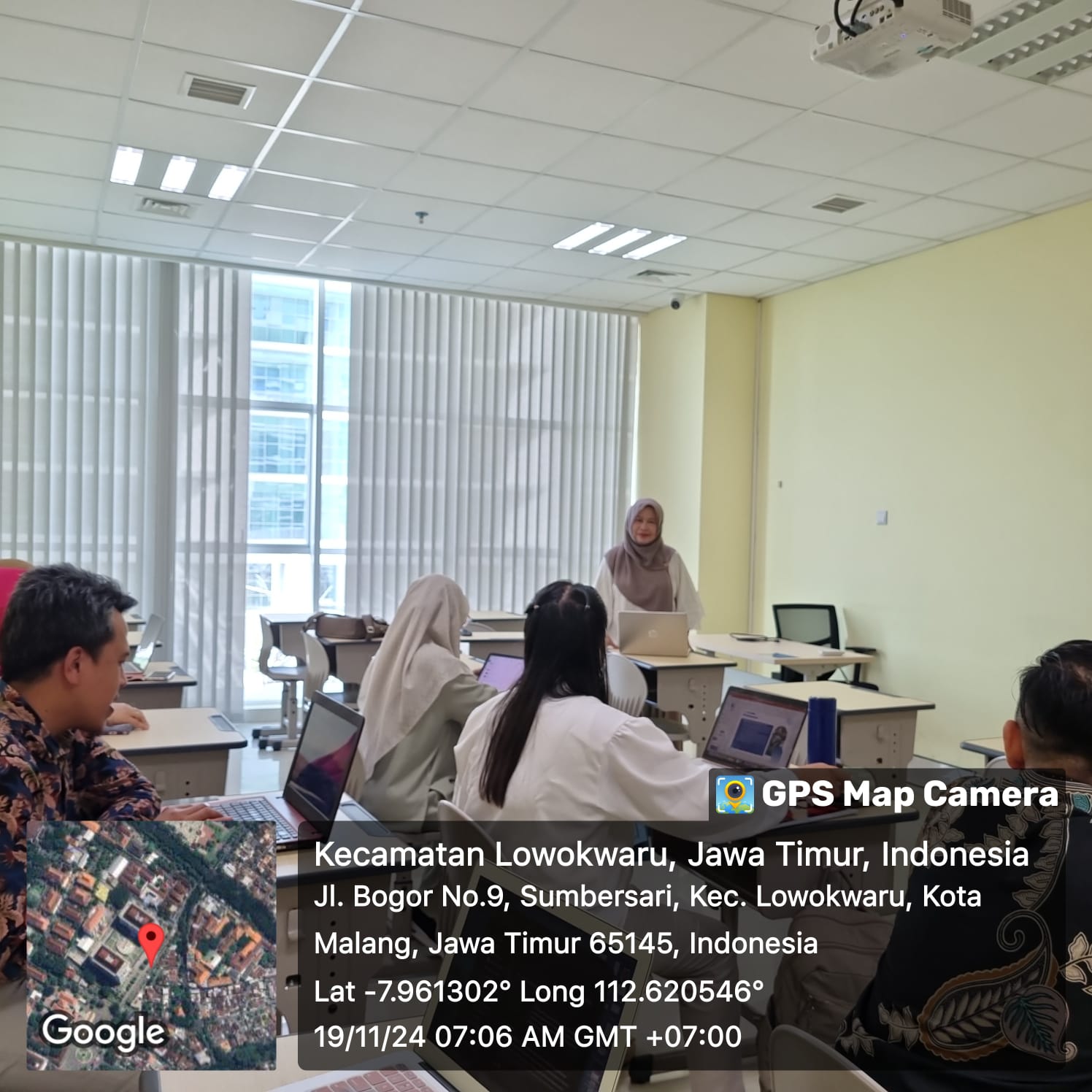 Kuliah Publik Prodi S3 Pendidikan Kimia UM Bersama Prof. Hayuni Retno Widarti Sukses Digelar