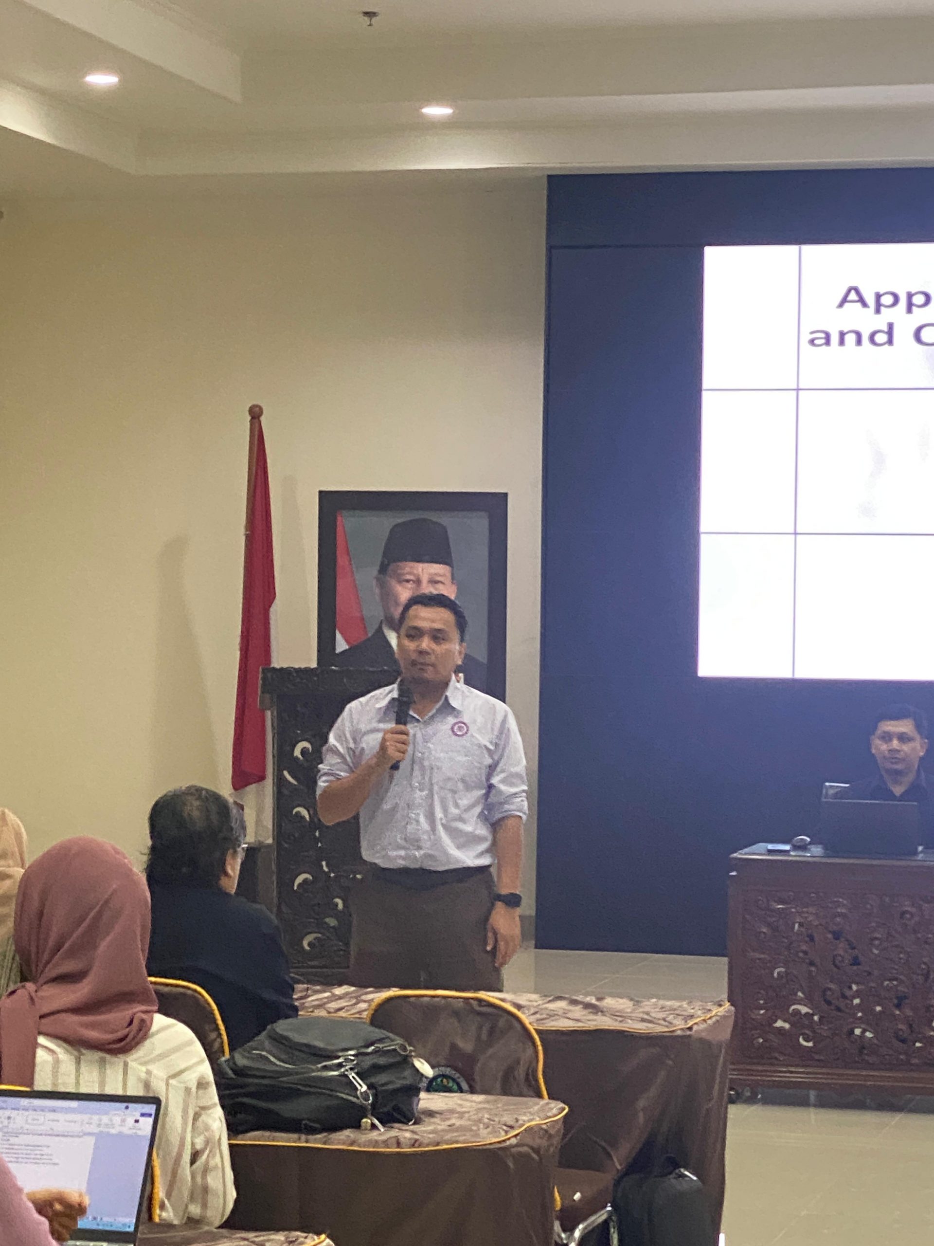 Guest Lecture “Aplikasi Senyawa Kompleks Koordinasi” oleh Assoc. Prof. Dr. Mohd Rizal Bin Razali dari USM
