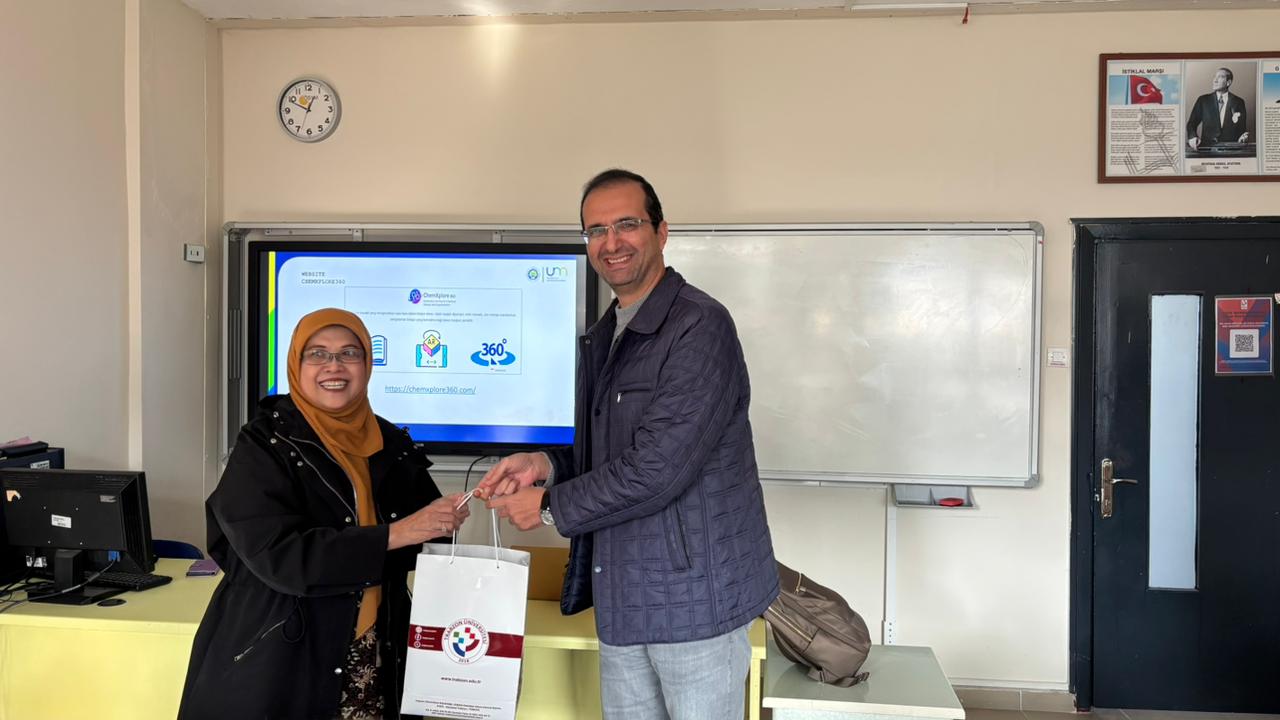 Perkuat Kerjasama Internasional, Prof. Sri Rahayu Berikan Seminar Inovasi di Trabzon University, Turki